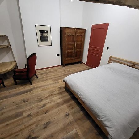 Les Oiseaux De Passage Bed and Breakfast Escolives-Sainte-Camille Exteriör bild